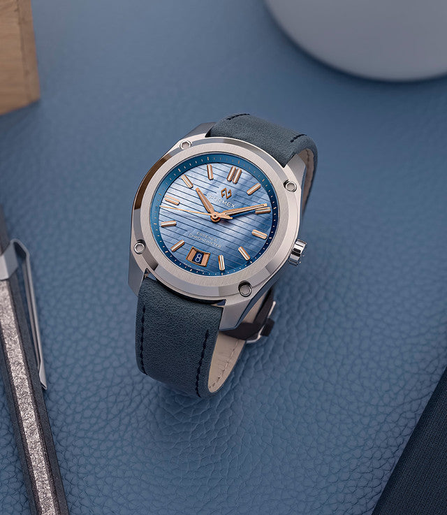 Relógio Formex ESSENCE ThirtyNine Automático Chronometer "Mother-of-Sky" 39mm  0333.1.6603.100